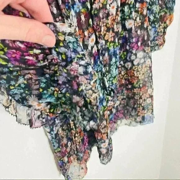 NWT Saylor Anne Button Down Floral Printed Ruffle Blouse in Wildflower Dobby - Picture 8 of 9